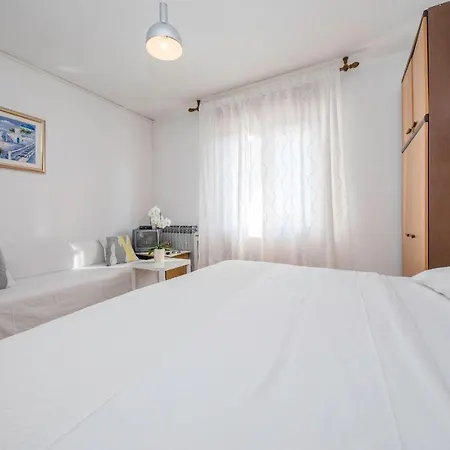 Guest house Marija 2822 Rab Town